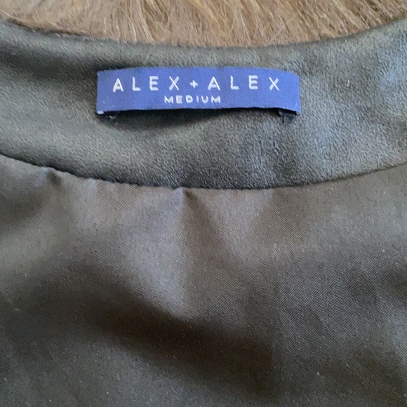 Alex and Alex white and black faux fur vest - Picture 4 of 5